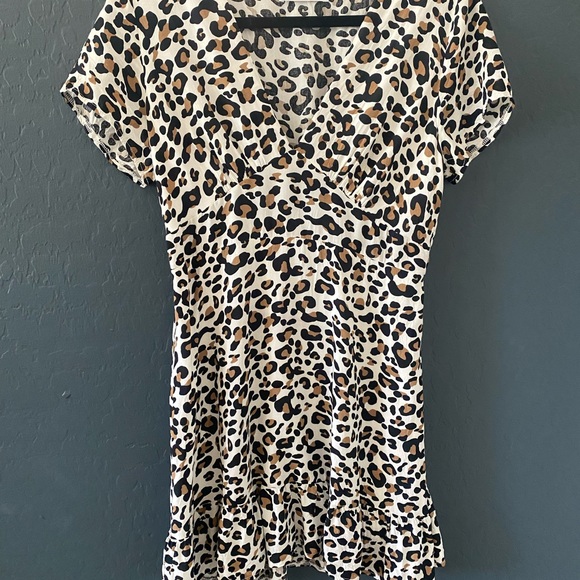 Womens Deep V Neck Leopard Dress Short Sleeve Sexy Ruffles Fashion Mini Dress - Picture 2 of 2